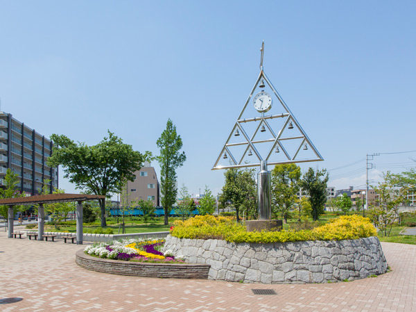 Surrounding environment. Adjacent to the Rotary "Suzuya Nishikoen" is, Park that can be used as pet walks and recreation. It has been designated as a place of refuge in the event of a disaster. (Suzuya Nishikoen / About 130m ・ A 2-minute walk)