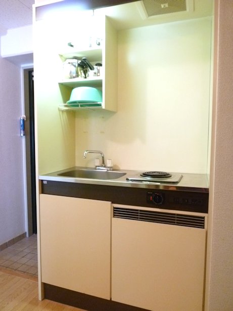 Kitchen. Kitchen with electric stove ・ Cookware is equipped