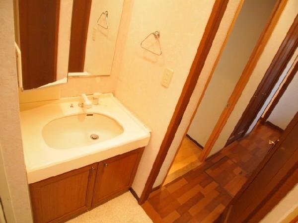 Wash basin, toilet