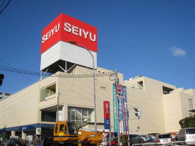 Supermarket. Seiyu to (super) 480m