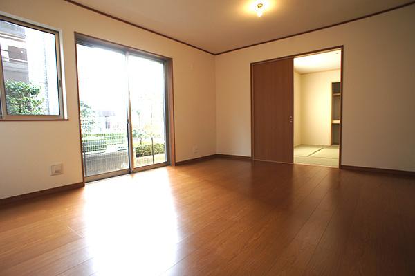 Living. Indoor (12 May 2013) Shooting Building 2