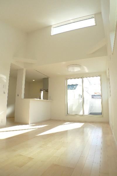 Living. Detached interior introspection Pictures - Living Sunshine and the open feeling is full at the height of the slope ceiling!