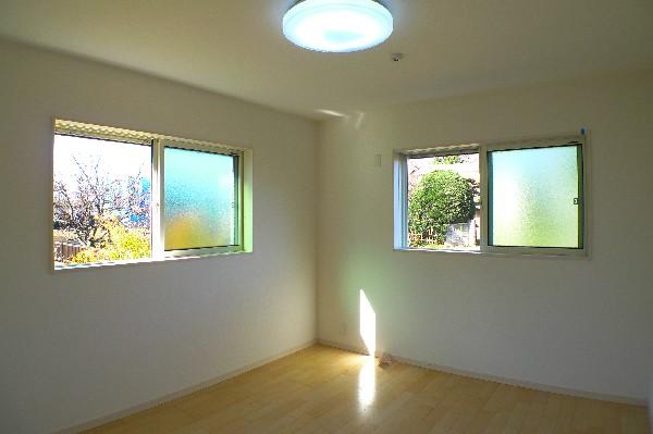 Non-living room. First floor 7 Pledge Western-style. From the window, "an idyllic landscape."