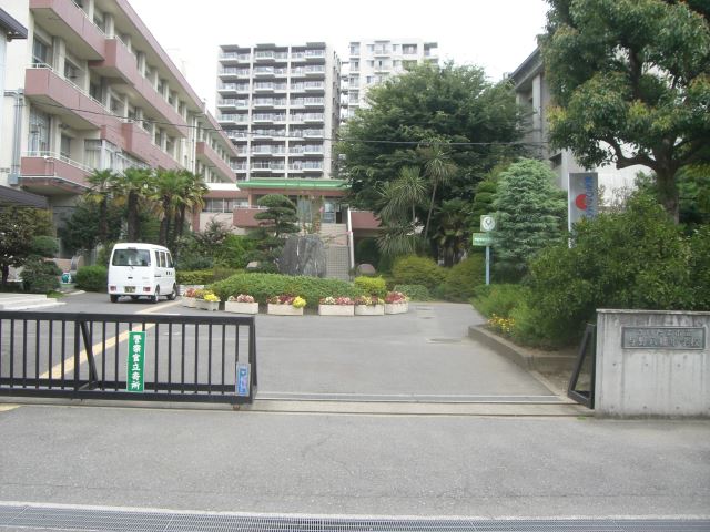 Primary school. 860m up to municipal Yono Yahata elementary school (elementary school)