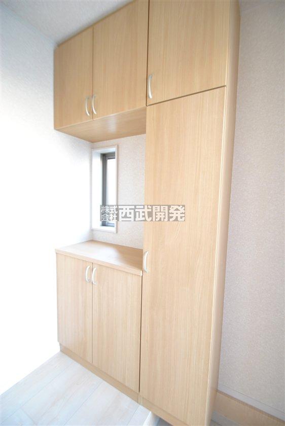 Entrance. 4 Building entrance (November 2013) Shooting