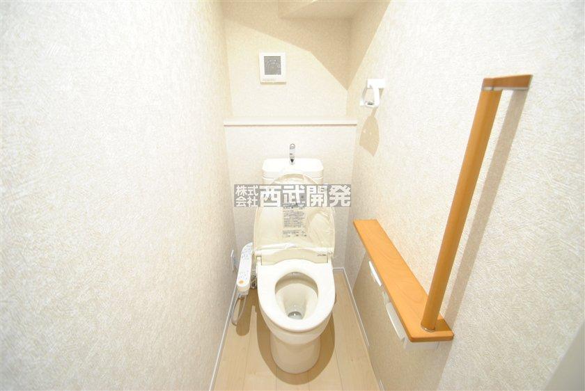 Toilet. 4 Building toilet (November 2013) Shooting