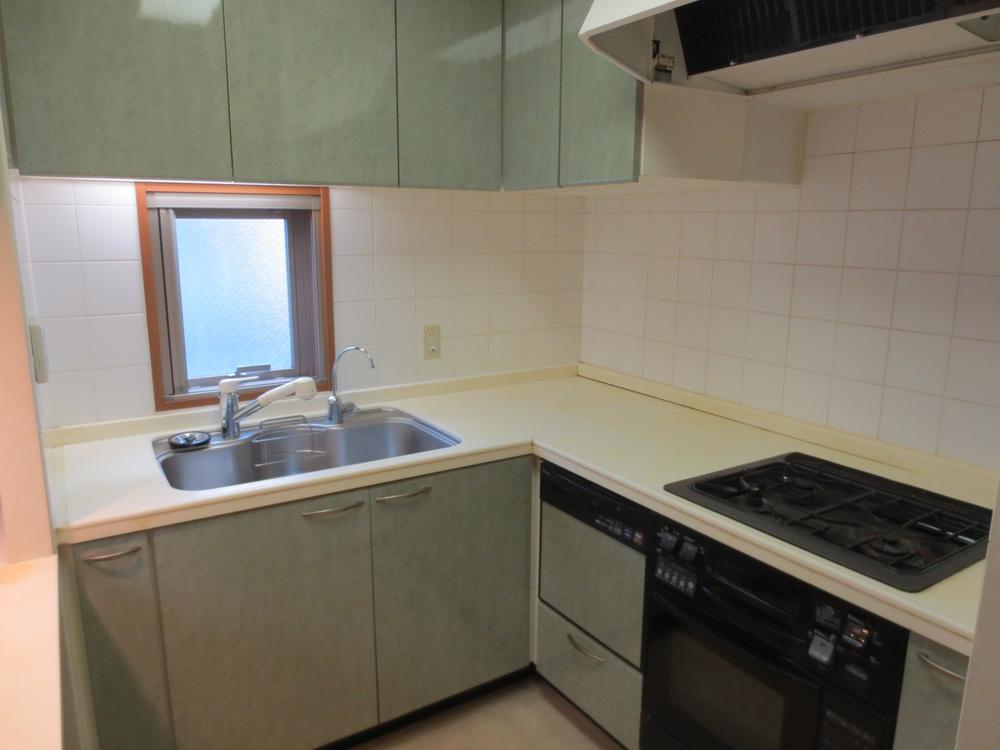 Kitchen. Local (12 May 2013) Shooting