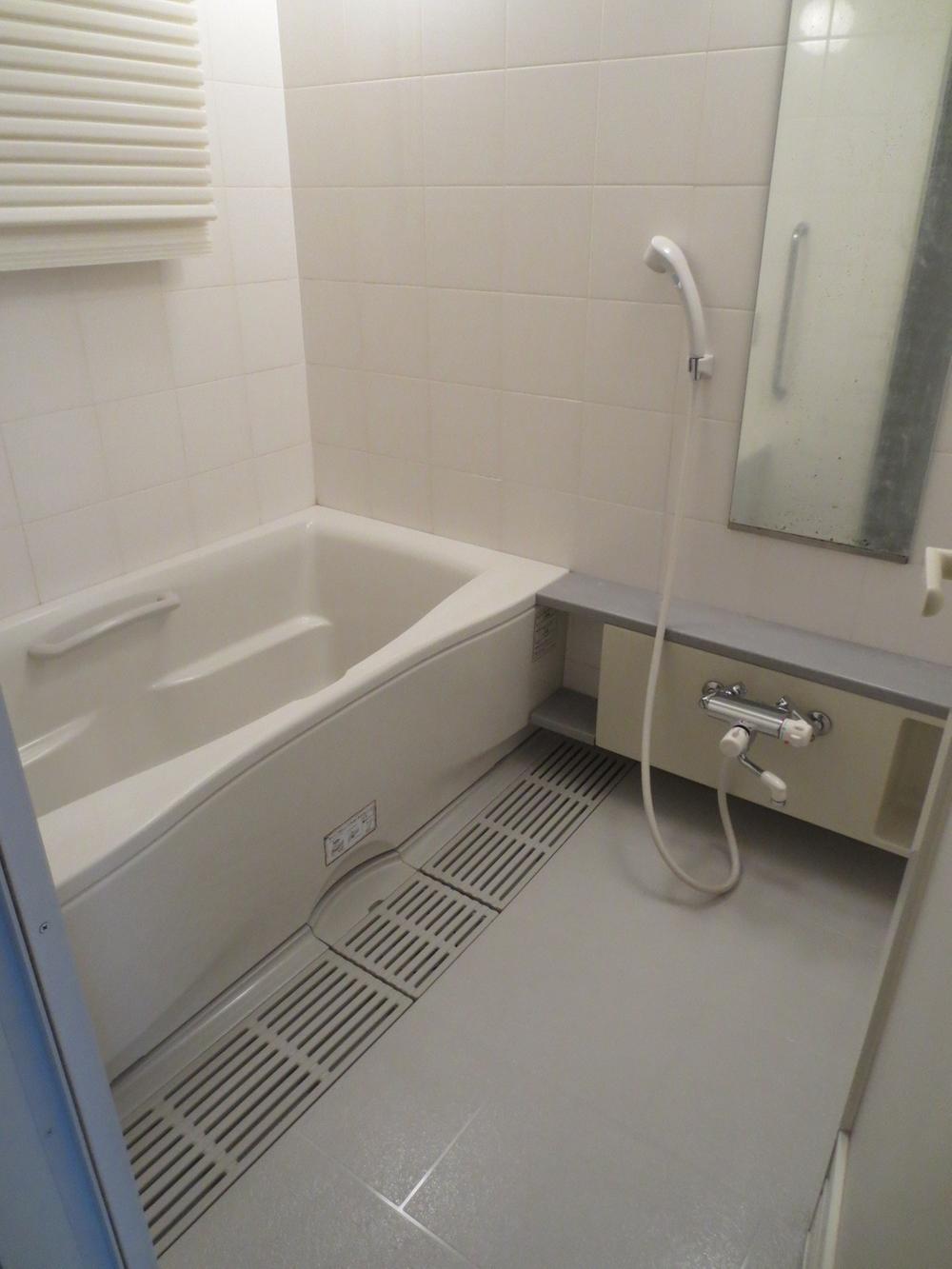 Bathroom. Local (12 May 2013) Shooting