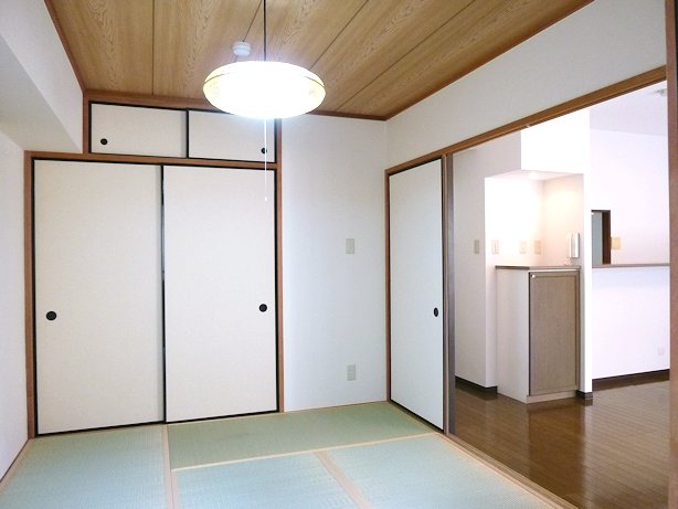 Other room space. 6 Pledge Japanese-style room with closet between the upper closet with 1