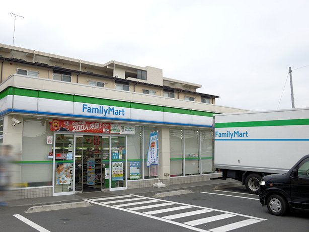 Convenience store. FamilyMart Saitama Suzuya-chome store up (convenience store) 557m