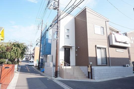 Local photos, including front road. Frontal road