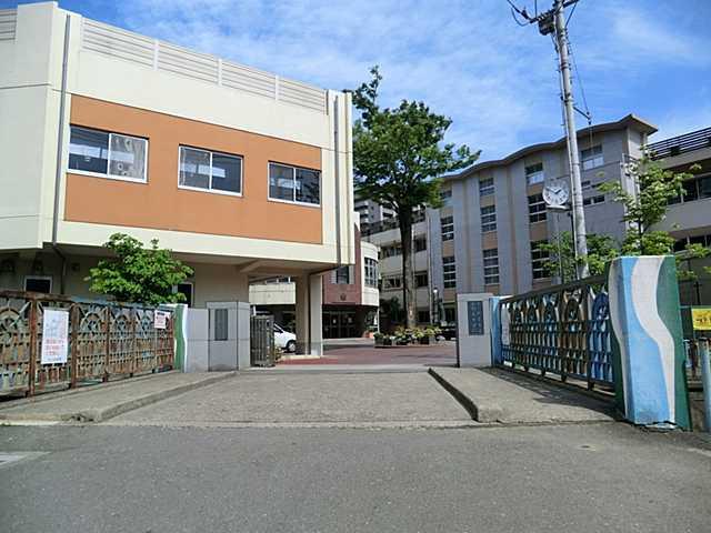 Junior high school. 1250m until the Saitama Municipal Yono Higashi Junior High School