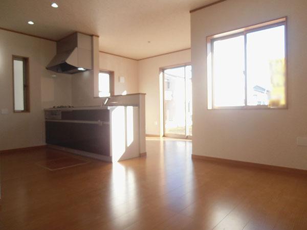 Living. Conversation of your family is lively, Open-minded LDK