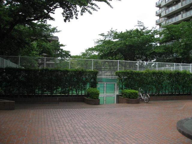 Other Environmental Photo. There is a tennis court in the 10m apartment on site until the Tennis Court.