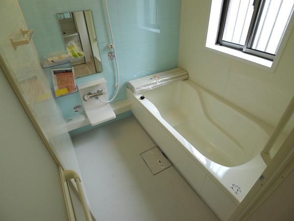 Bathroom. Room (August 2013) Shooting 8 Building