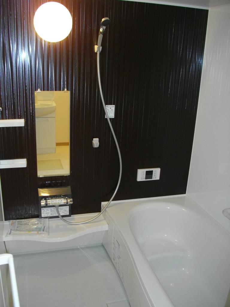 Bathroom. Indoor (11 May 2013) shooting 1 Building bathroom