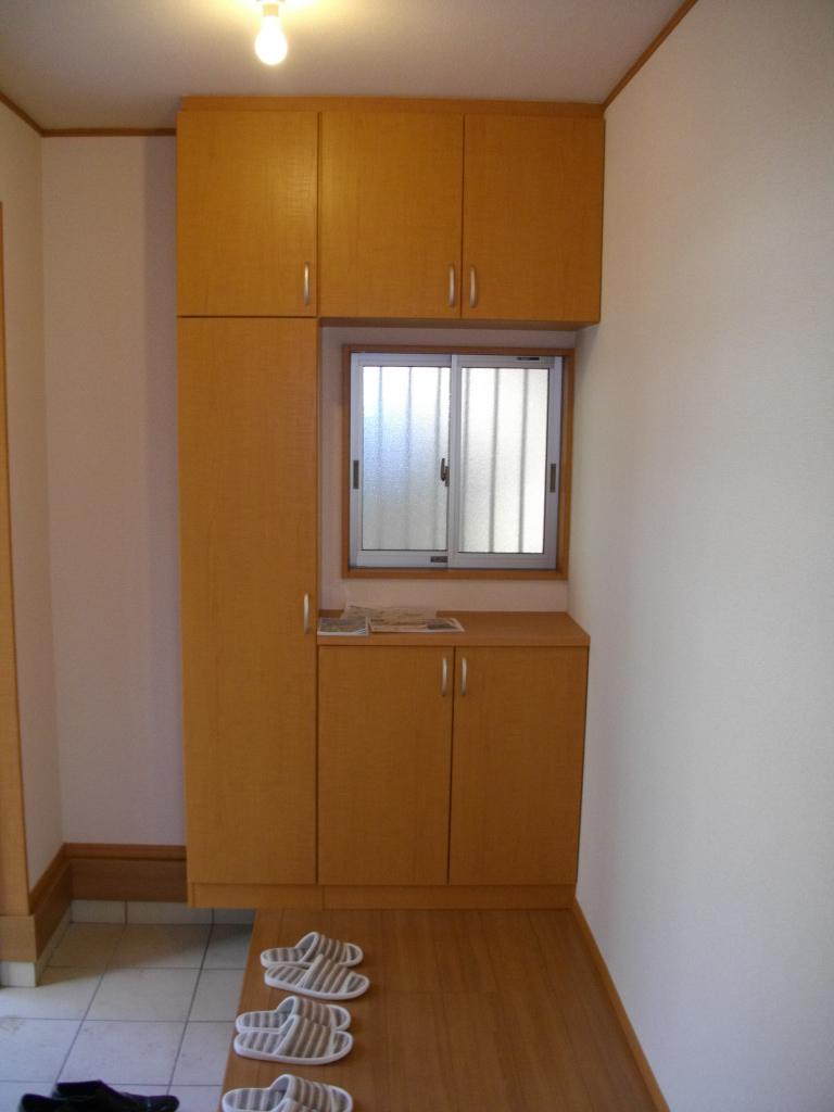 Entrance. Local (11 May 2013) shooting Building 2 entrance hall cupboard