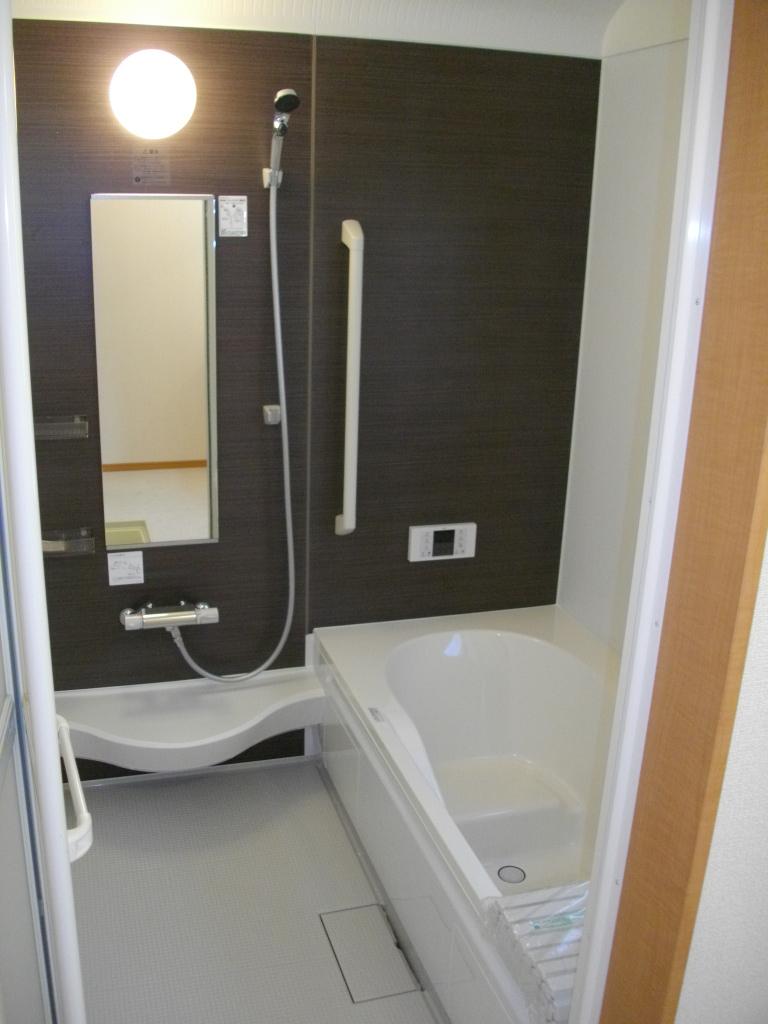 Bathroom. Indoor (11 May 2013) shooting Building 2 bathroom