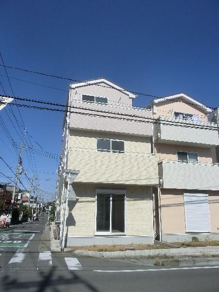 Local appearance photo. Three-way corner lot (south ・ West ・ For the north), I open feeling great.