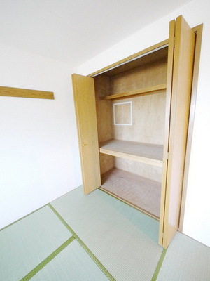 Receipt. Japanese-style room and storage