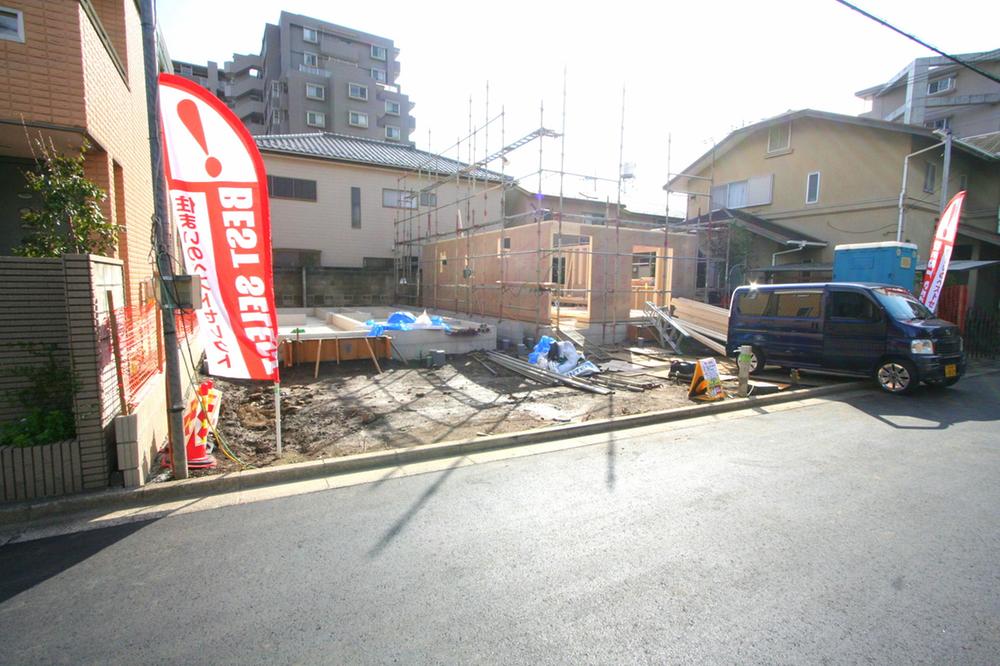 Local photos, including front road. Local (10 May 2013) Shooting