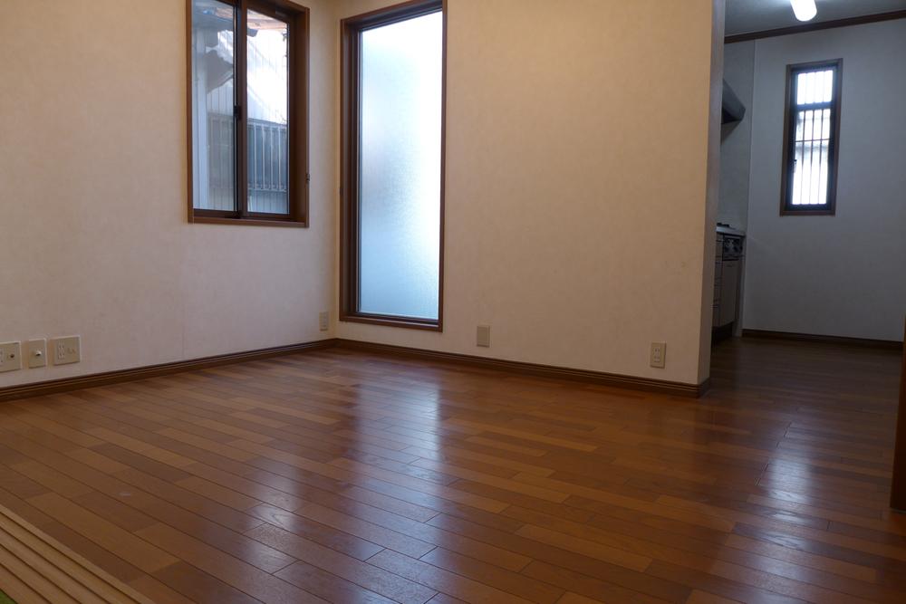 Living. Indoor (11 May 2013) Shooting Feeling of opening is there because it is adjacent to the Japanese-style room!