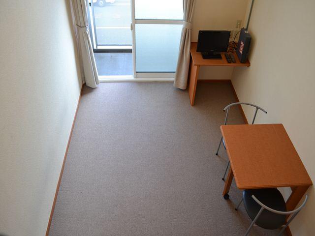 Living and room. Folding table and chairs ・ TV is equipped ☆ 