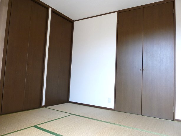 Other room space. 6 Pledge Japanese-style room there are other in the storage of a large closet