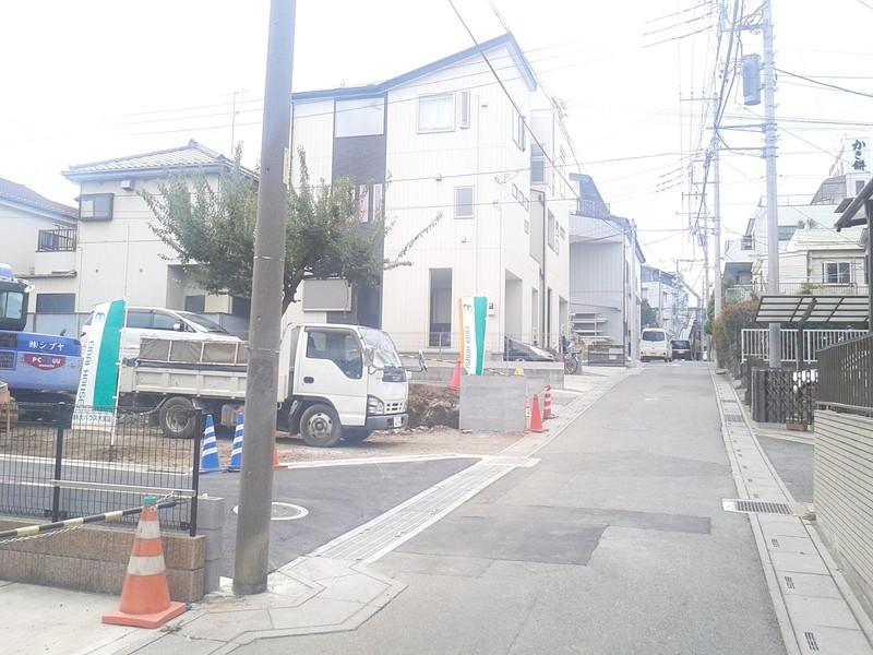 Local photos, including front road. Local (10 May 2013) Shooting