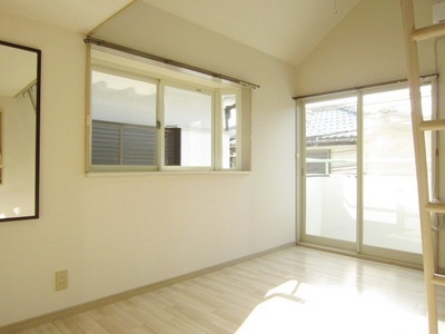 Living and room. Southwest Corner Room ・ Per diem good