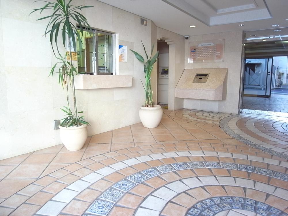 Entrance. Common areas