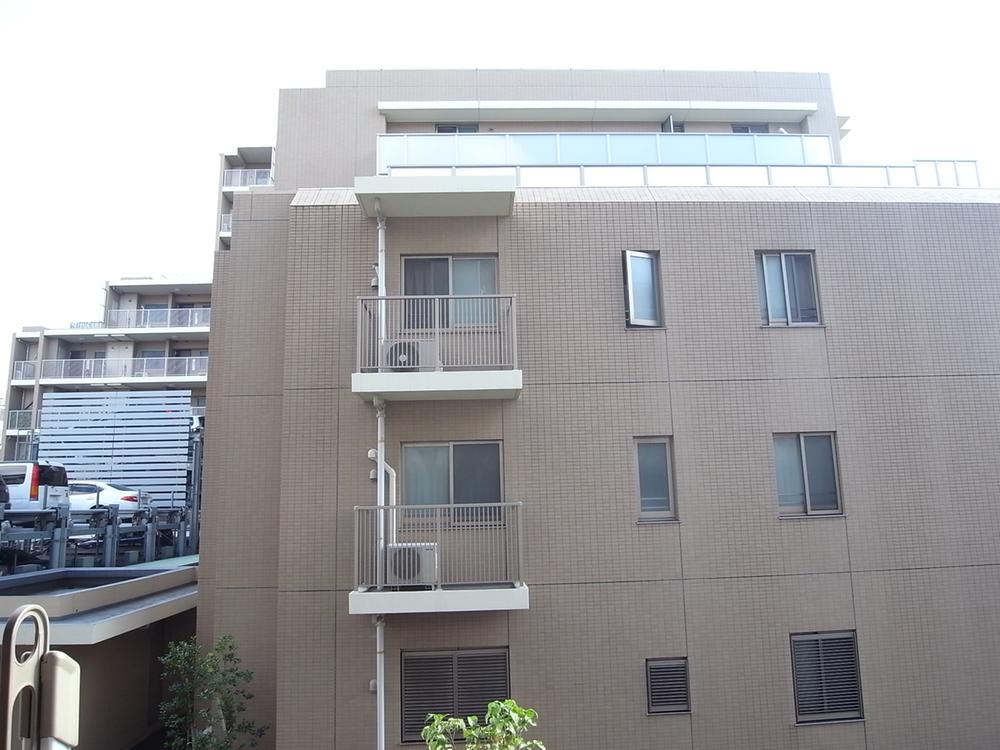 View photos from the dwelling unit. View from the site (October 2013) Shooting