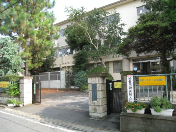 Primary school. Kamiochiai up to elementary school (elementary school) 240m
