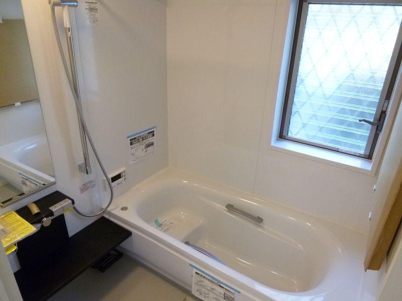 Bathroom. System bus with a window