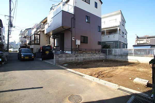 Local photos, including front road. Local (12 May 2013) Shooting