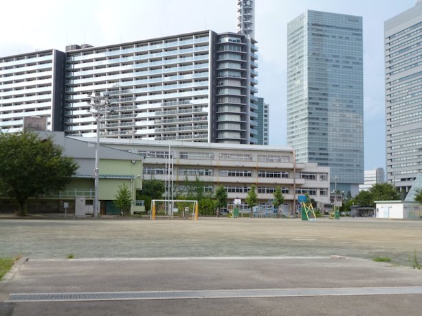 Primary school. 636m until the Saitama Municipal Shimoochiai elementary school (elementary school)