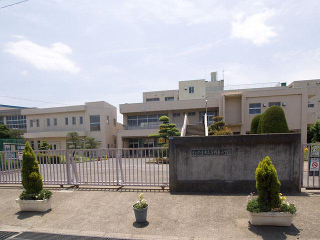 Primary school. Yono to South Elementary School 530m