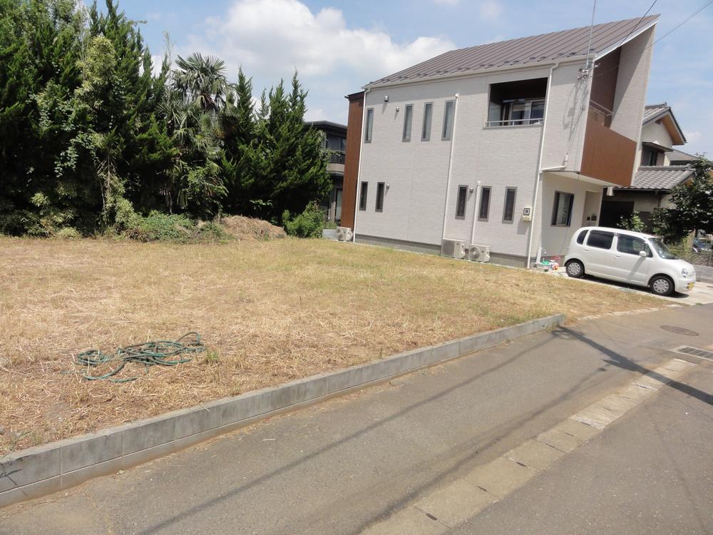 Local land photo. Day good, Quiet residential area, South 4m road, The back of the building was constructed in our company. 