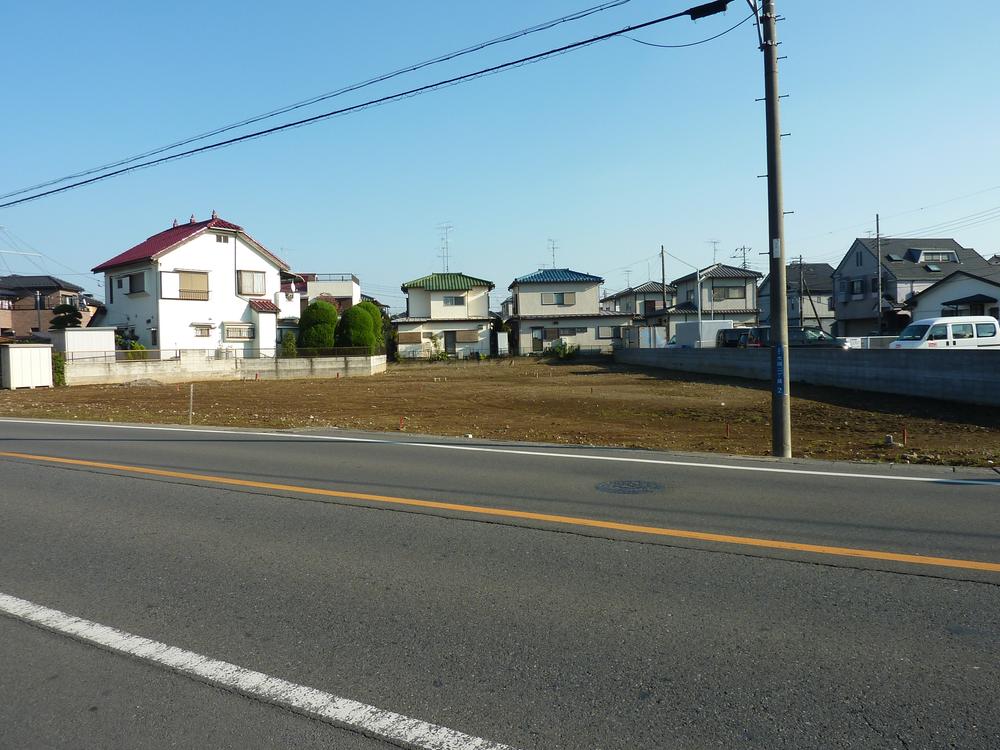 Local photos, including front road. All 7 compartment. It is also spacious and the entire road! 