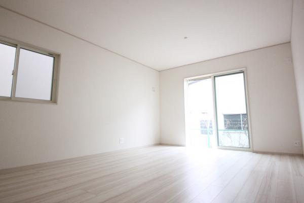 Same specifications photos (living)