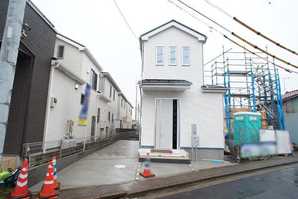 Local appearance photo. Building 2