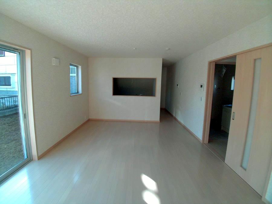 Living. Was building completed. Such as the actual image from per yang, We have to wait all the time so you can see directly. 