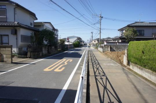 Local photos, including front road. Frontal road