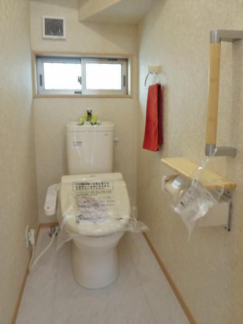 Toilet. Indoor (11 May 2013) Shooting 1 Building Shower toilet