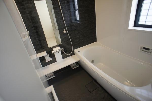 Bathroom. Leisurely bath time in the 1 square meters bathroom! Heals the fatigue of the day! 
