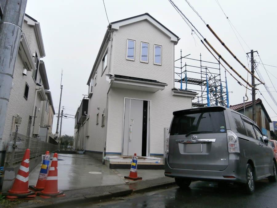 Local photos, including front road. Was building completed. Such as the actual image from per yang, We have to wait all the time so you can see directly. 