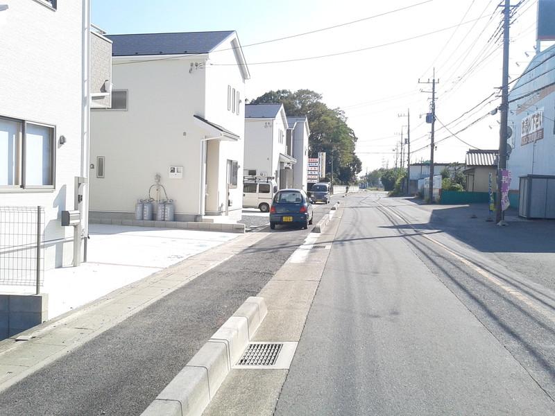 Local photos, including front road. Local (10 May 2013) Shooting