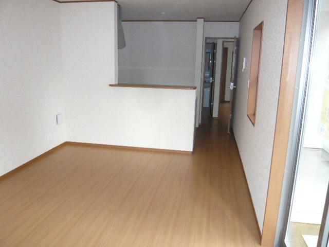 Kitchen.  □  ■ 1 Building _ face-to-face kitchen living! 