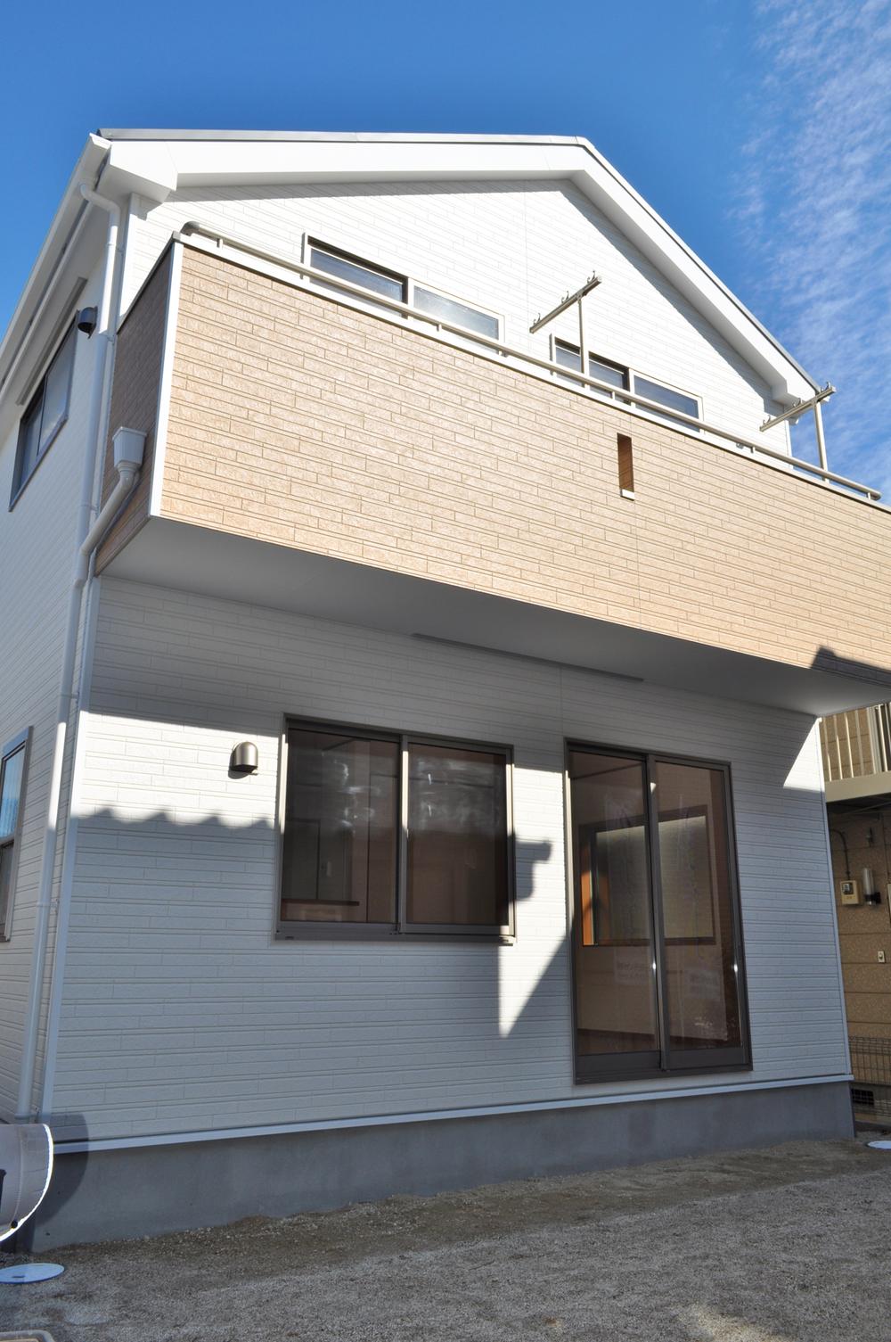 Local appearance photo. Local (11 May 2013) Shooting