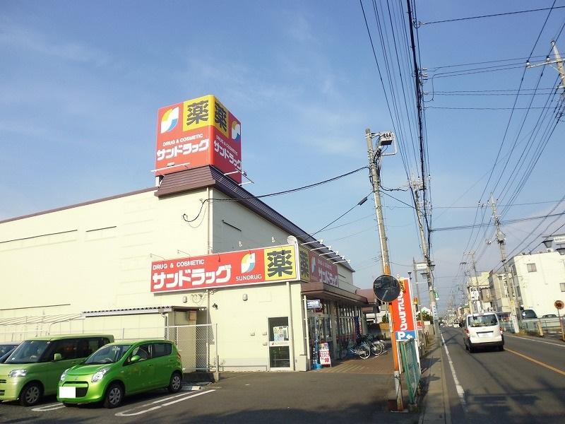 Drug store. San drag Iwatsuki to west shop 645m